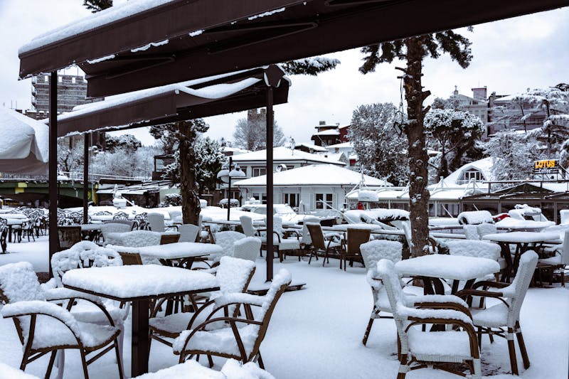 Outdoor patio seating at Dewey's pizza